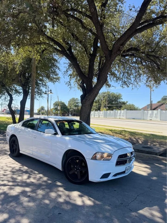 2012 Dodge Charger 7th Gen - Image 2 of 11