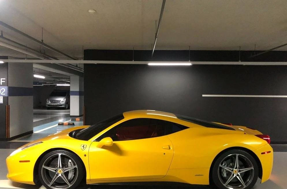 2012 Ferrari 458 Italia - Image 12 of 14