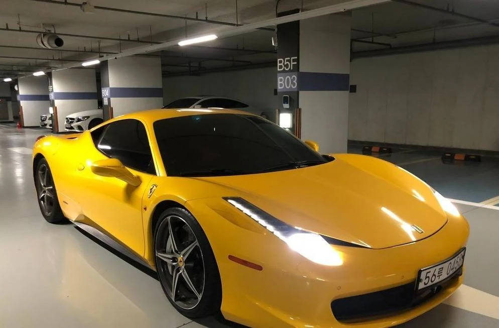 2012 Ferrari 458 Italia - Image 8 of 14