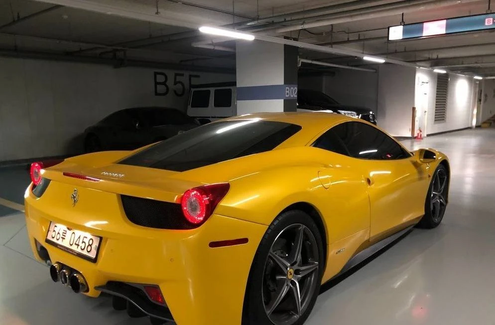 2012 Ferrari 458 Italia - Image 9 of 14
