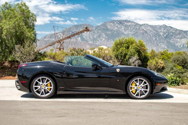 2012 Ferrari California - Image 2 of 5
