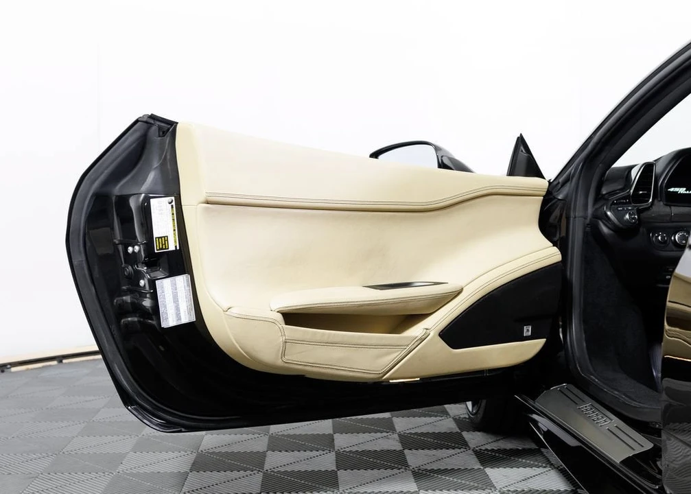 2012 Ferrari 458 Italia - Image 16 of 31