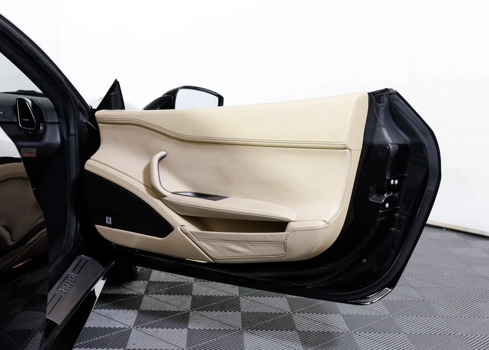 2012 Ferrari 458 Italia - Image 18 of 31