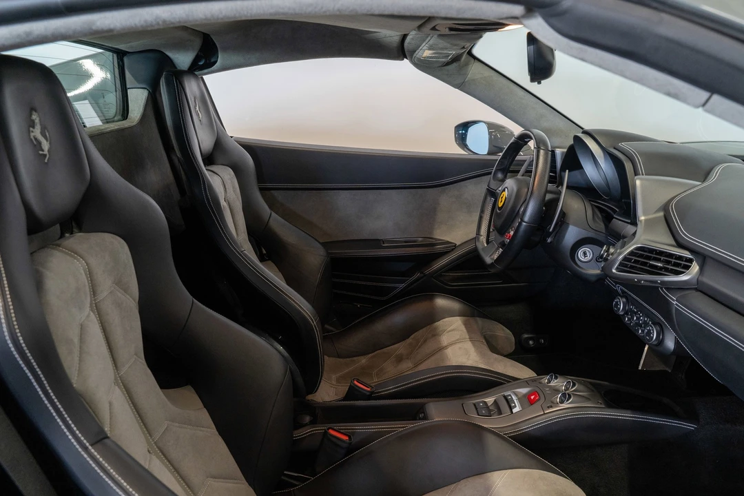 2012 Ferrari 458 Spider - Image 11 of 31