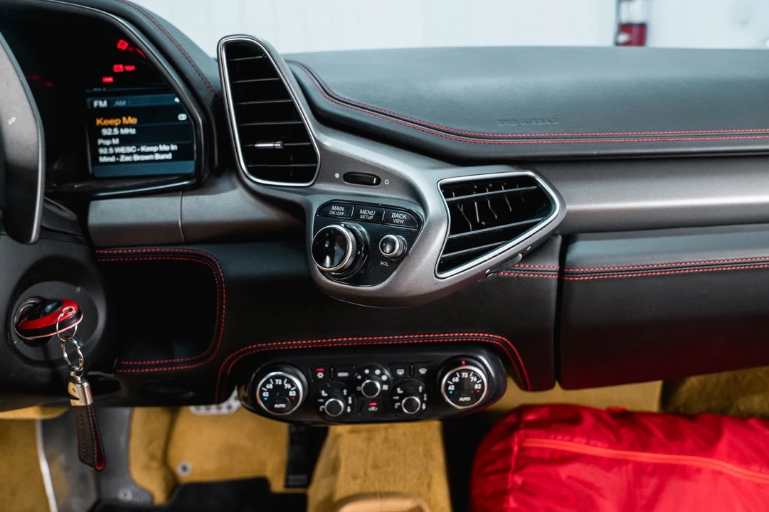 2012 Ferrari 458 Italia - Image 26 of 31