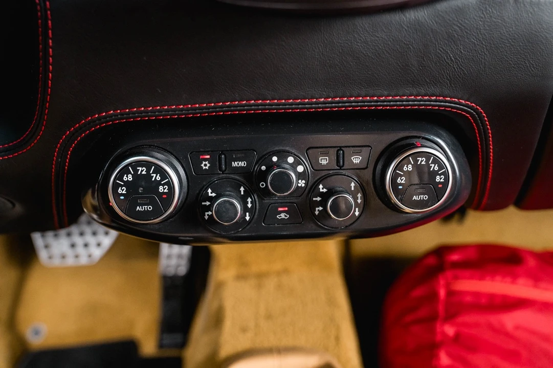 2012 Ferrari 458 Italia - Image 24 of 31