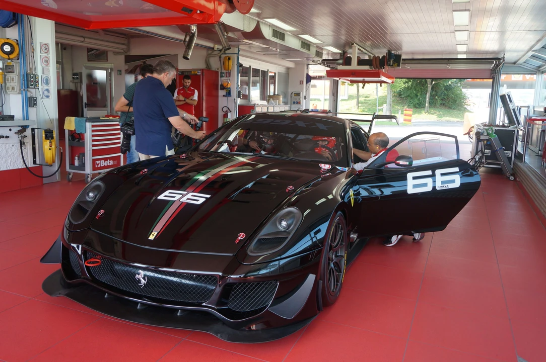 2012 Ferrari 599XX - Image 7 of 10