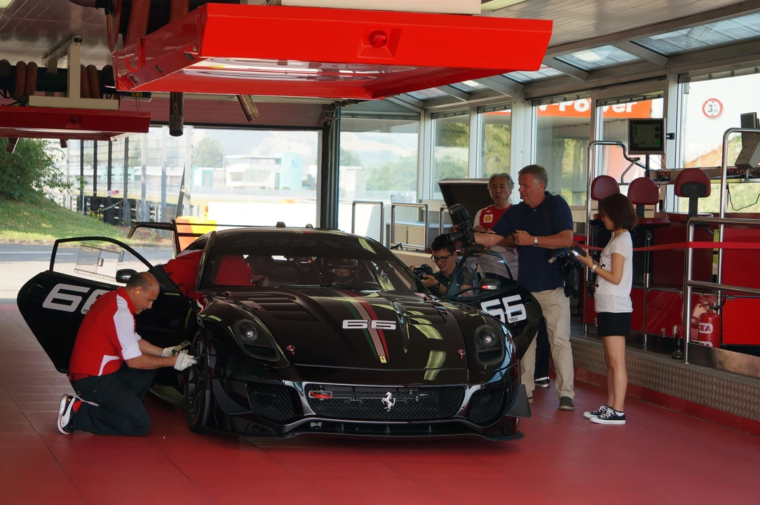 2012 Ferrari 599XX - Image 5 of 10