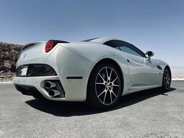 2012 Ferrari California - Image 8 of 17