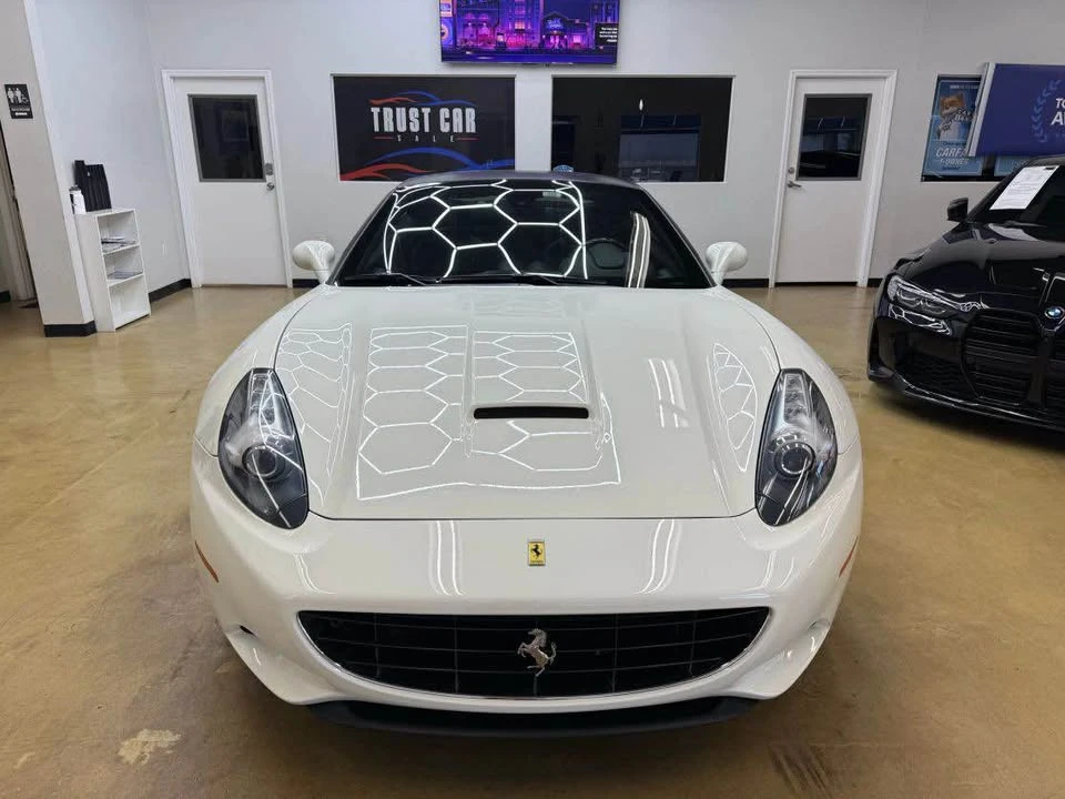 2012 Ferrari California - Image 2 of 8