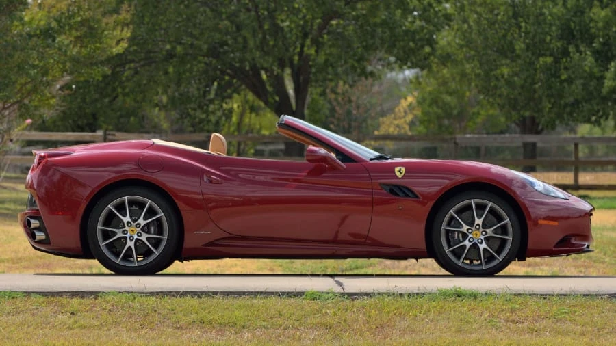 2012 Ferrari California - Image 2 of 31