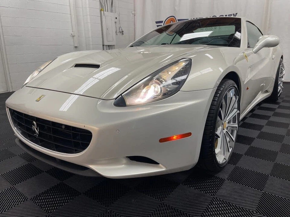 2012 Ferrari California - Image 2 of 31