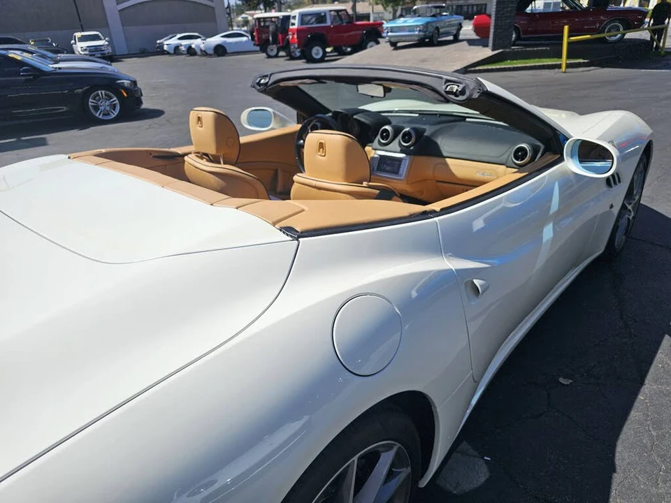 2012 Ferrari California - Image 13 of 31
