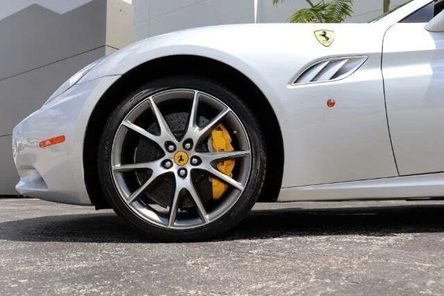 2012 Ferrari California - Image 14 of 17