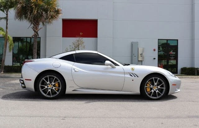 2012 Ferrari California - Image 15 of 17
