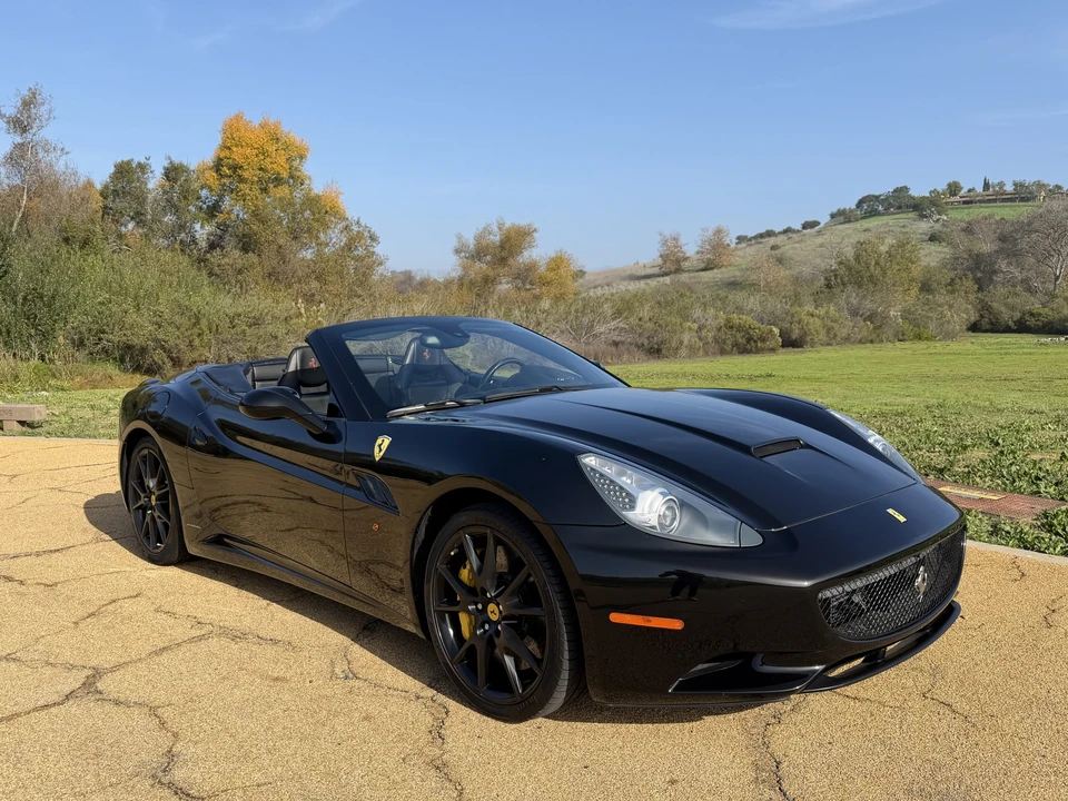 2012 Ferrari California - Image 2 of 31