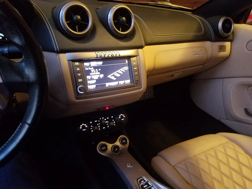 2012 Ferrari California - Image 26 of 31