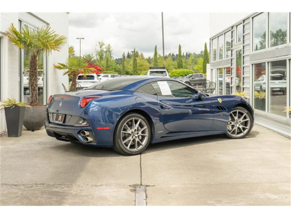 2012 Ferrari California - Image 8 of 12