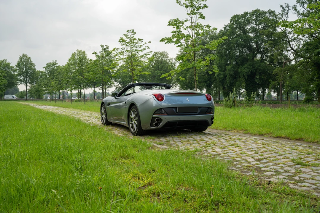 2012 Ferrari California - Image 8 of 31