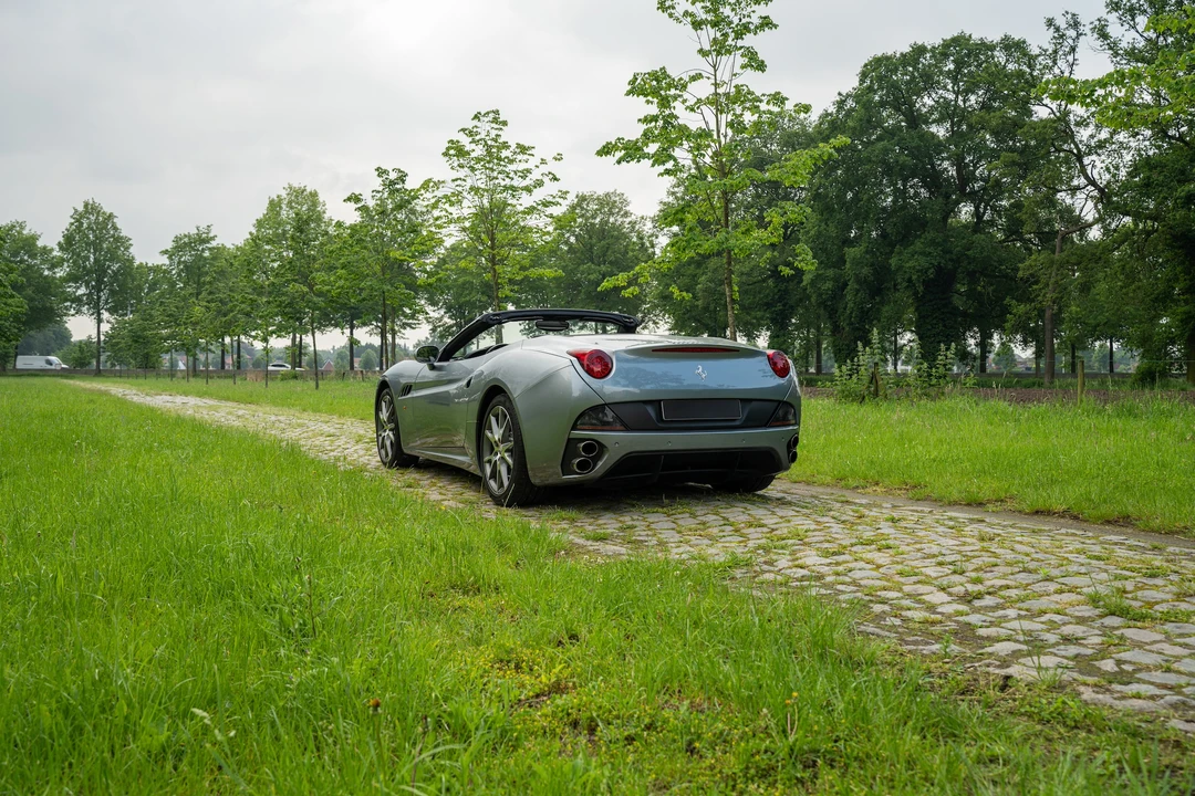 2012 Ferrari California - Image 9 of 31