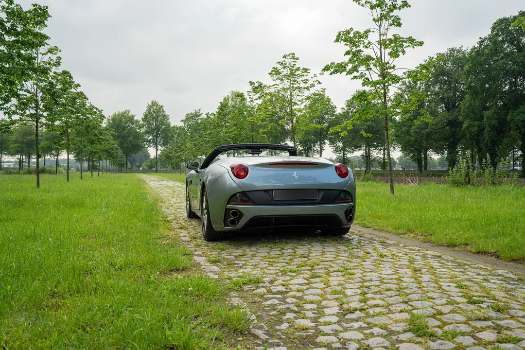 2012 Ferrari California - Image 11 of 31
