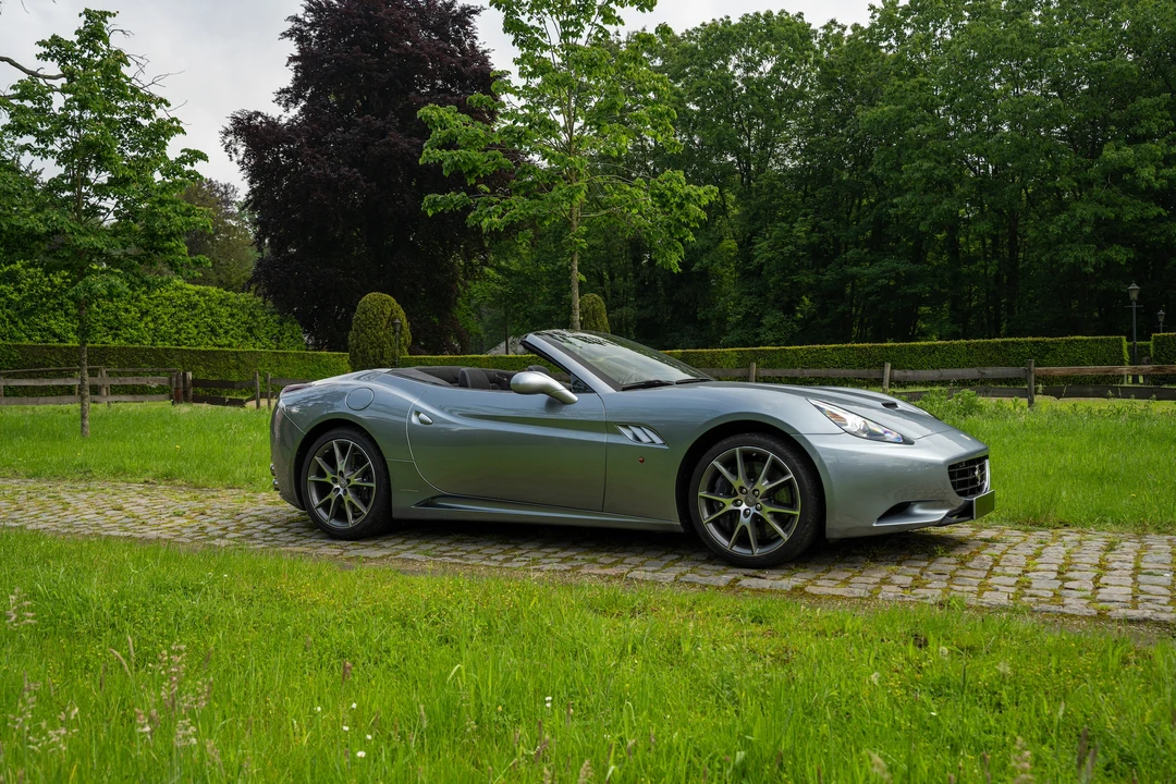 2012 Ferrari California - Image 16 of 31