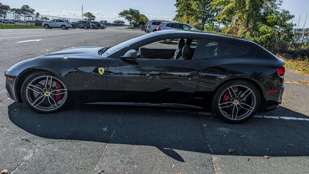2012 Ferrari FF - Image 8 of 31