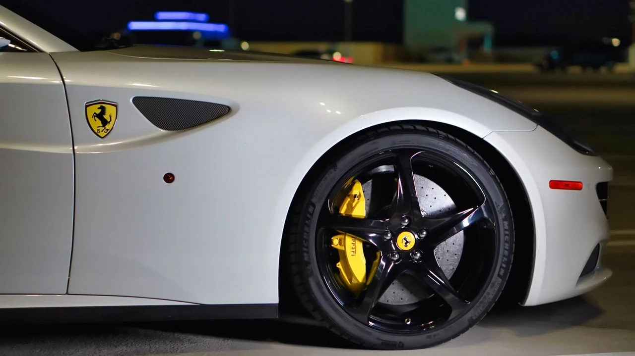 2012 Ferrari FF - Image 15 of 25