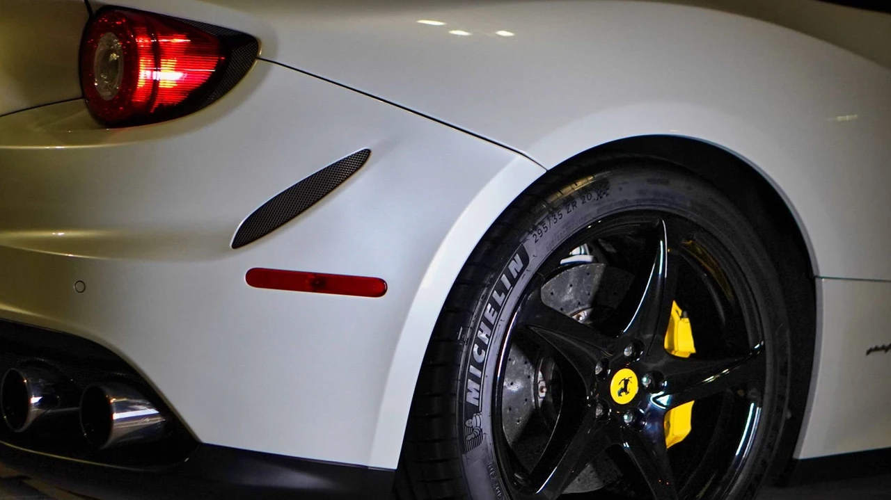 2012 Ferrari FF - Image 16 of 25