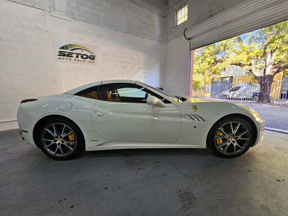 2012 Ferrari California - Image 2 of 5