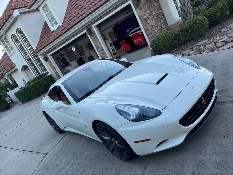 2012 Ferrari California - Image 2 of 10