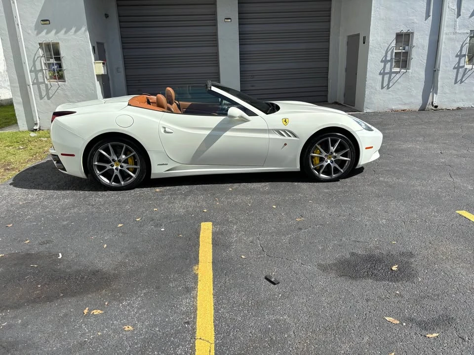 2012 Ferrari California - Image 2 of 8