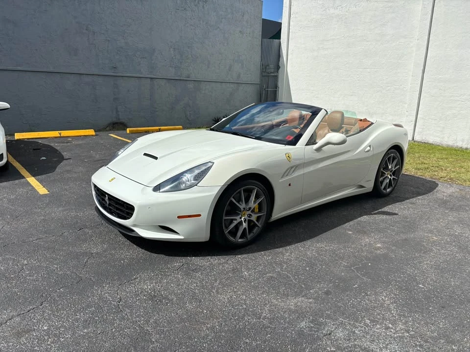 2012 Ferrari California - Image 6 of 8