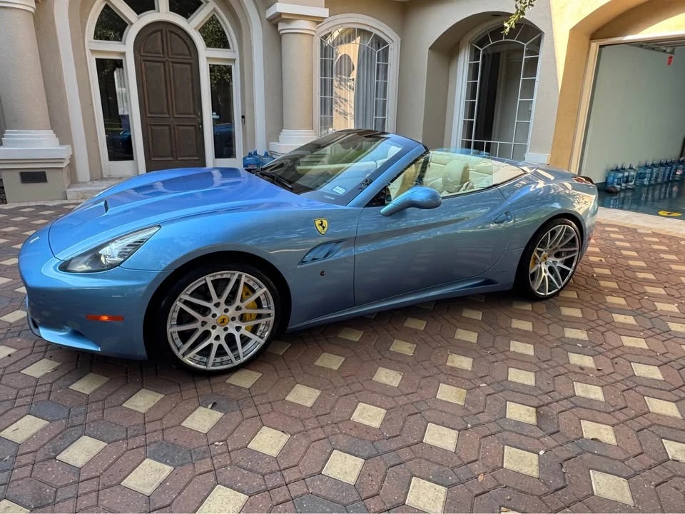 2012 Ferrari California - Image 2 of 15