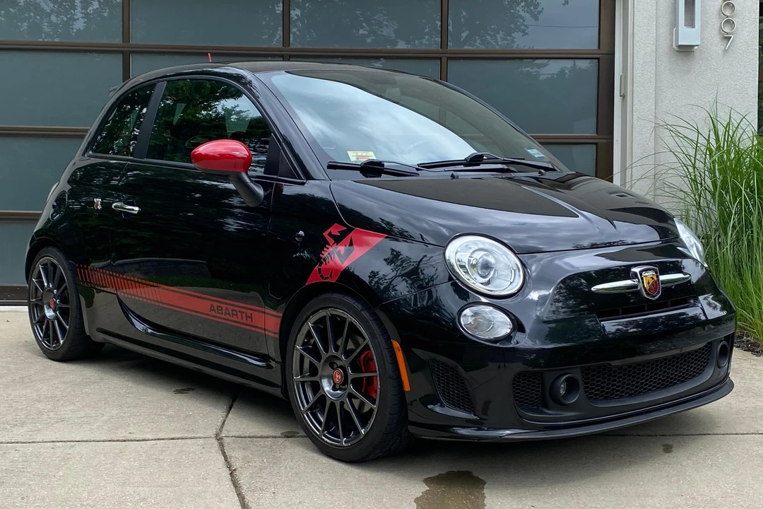 2012 Fiat Abarth 500 - Image 2 of 31