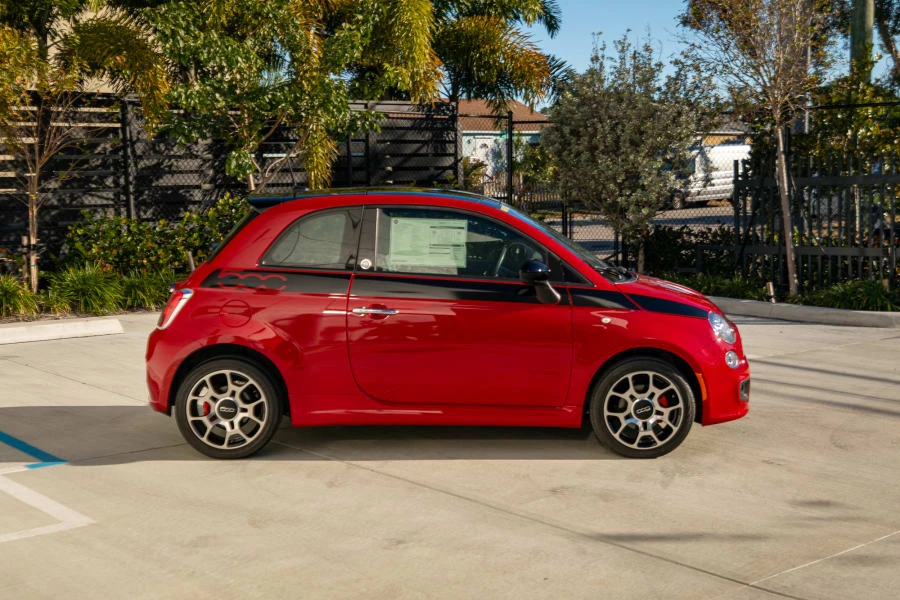 2012 Fiat 500 - Image 2 of 31