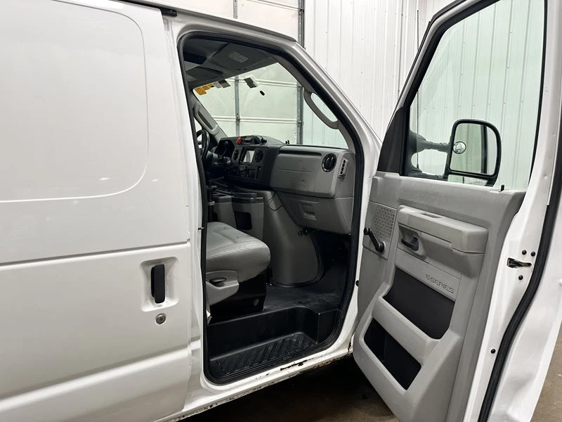 2012 Ford Econoline Van - Image 19 of 24