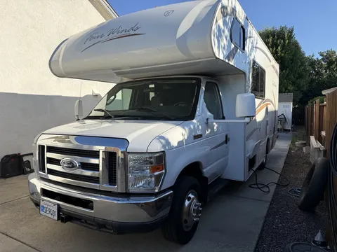 2012 Ford E-350 Super Duty Cutaway Van