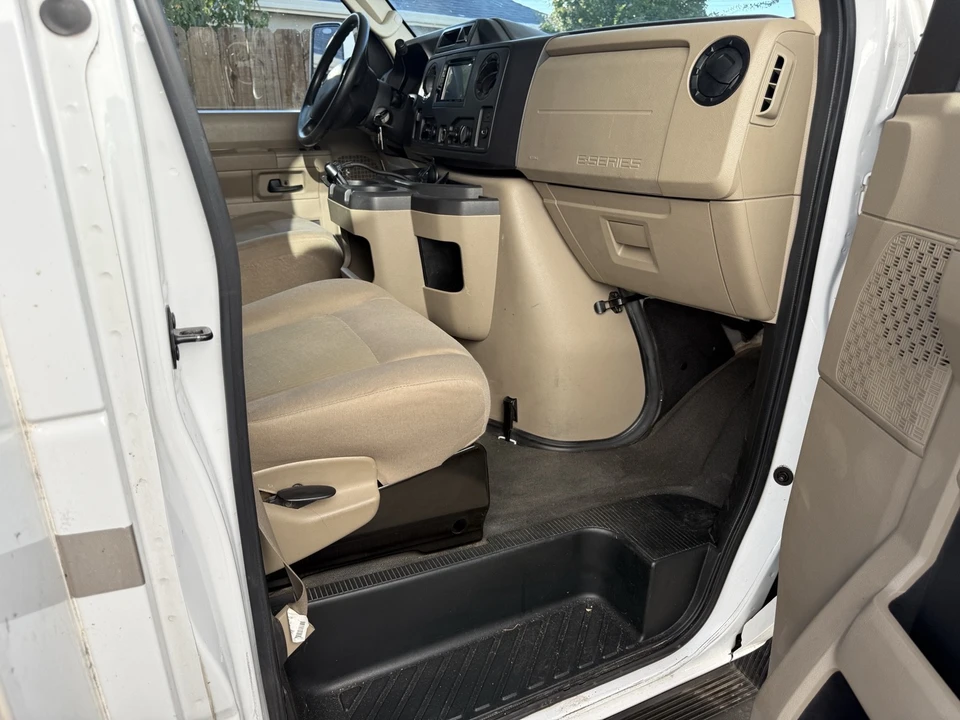 2012 Ford Econoline Van - Image 25 of 31