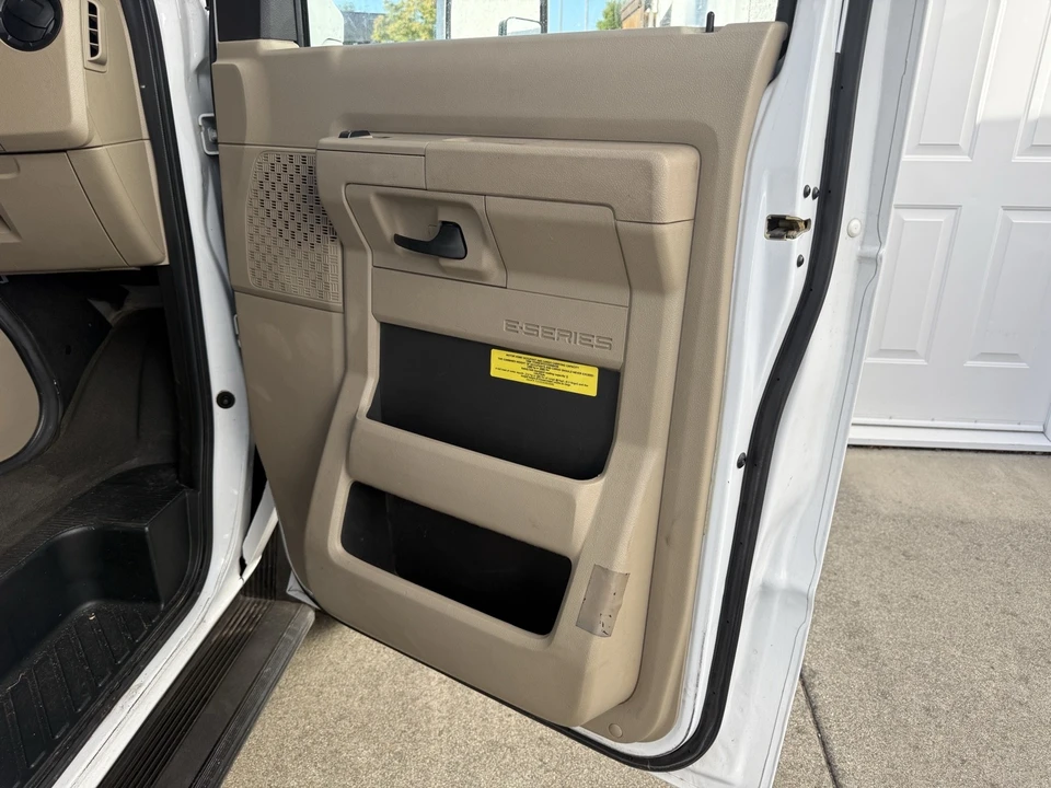 2012 Ford Econoline Van - Image 24 of 31