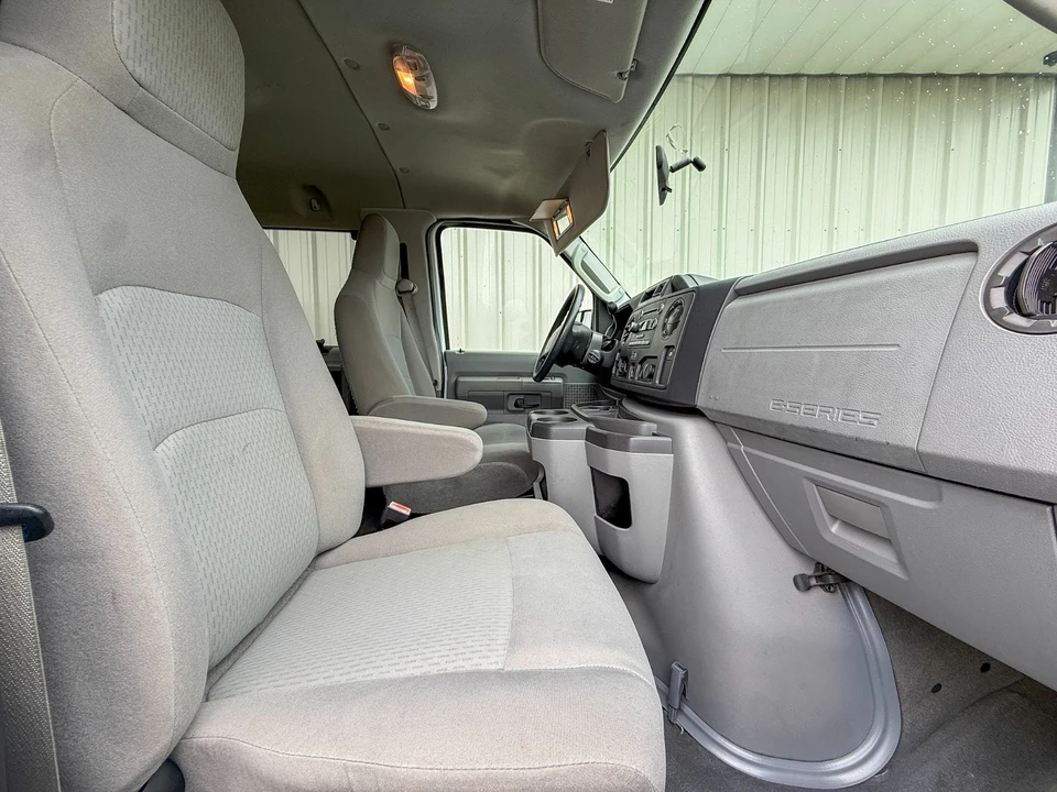 2012 Ford Econoline Van - Image 28 of 31