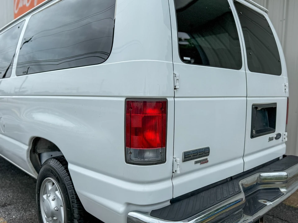 2012 Ford Econoline Van - Image 6 of 31