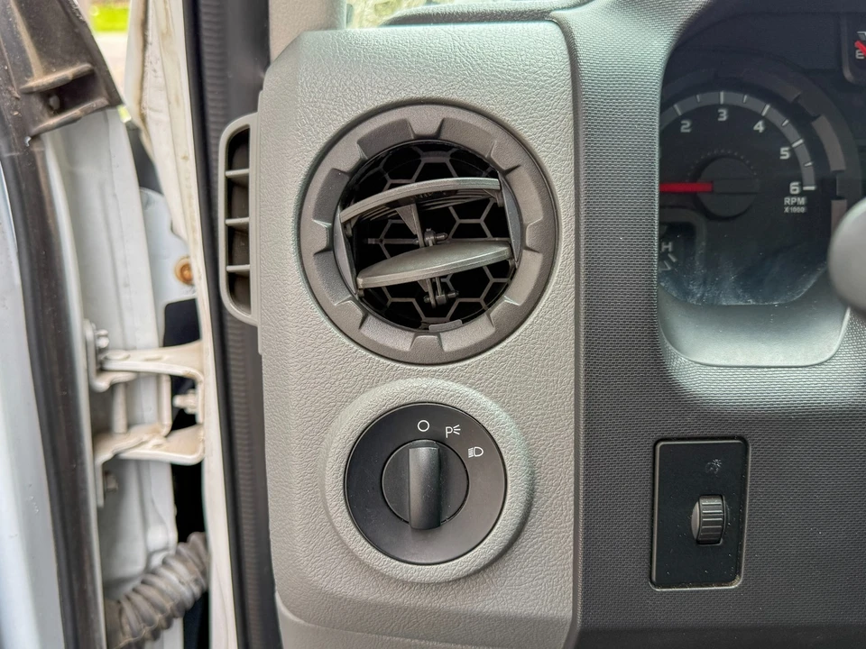 2012 Ford Econoline Van - Image 23 of 31