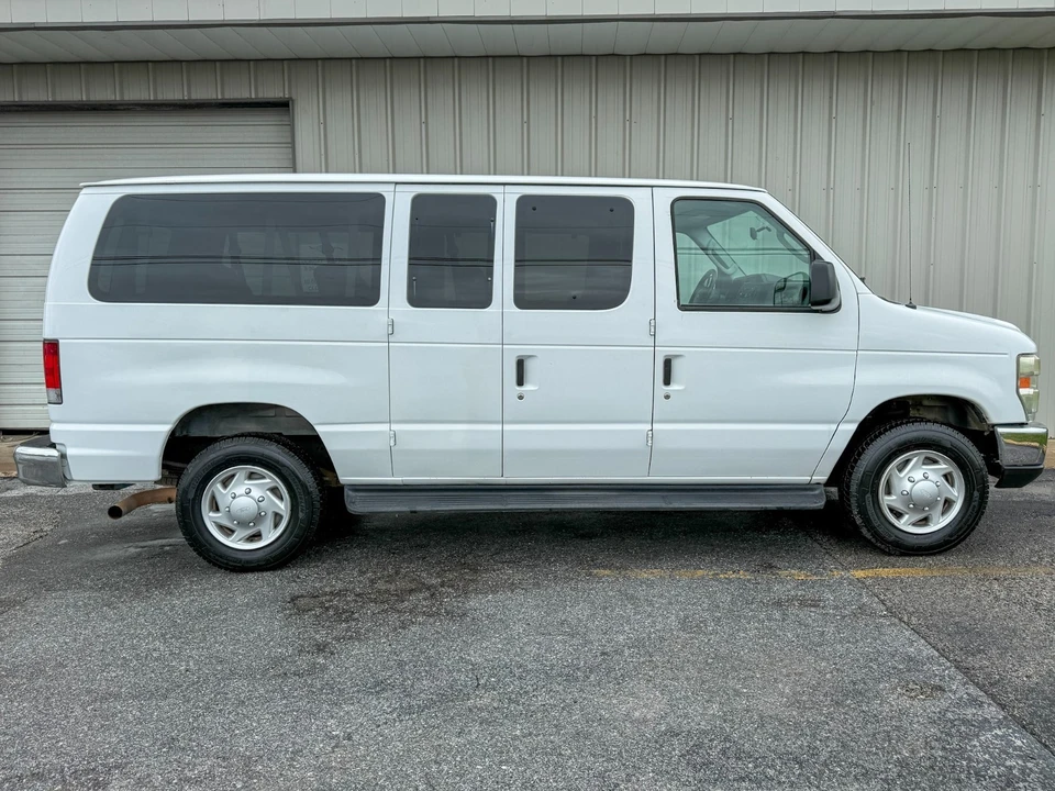 2012 Ford Econoline Van - Image 11 of 31