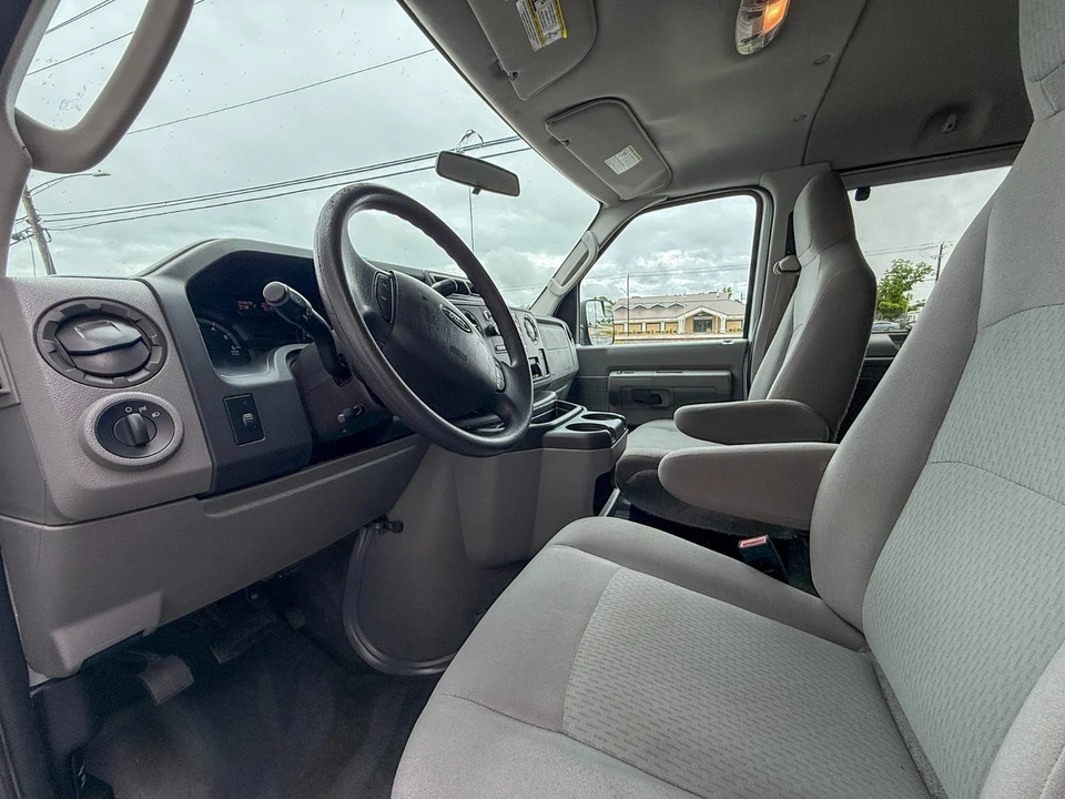 2012 Ford Econoline Van - Image 19 of 31