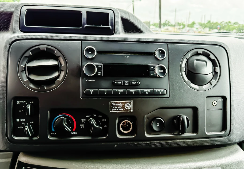2012 Ford Econoline Van - Image 24 of 31