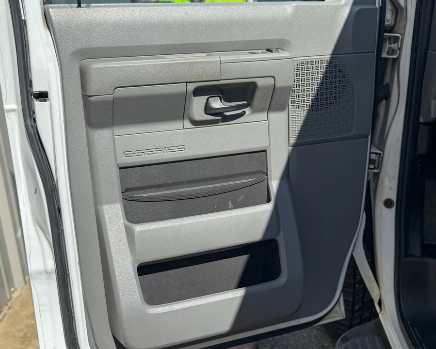 2012 Ford Econoline Van - Image 26 of 31