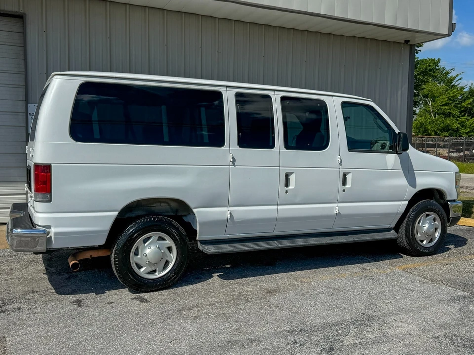 2012 Ford Econoline Van - Image 10 of 31