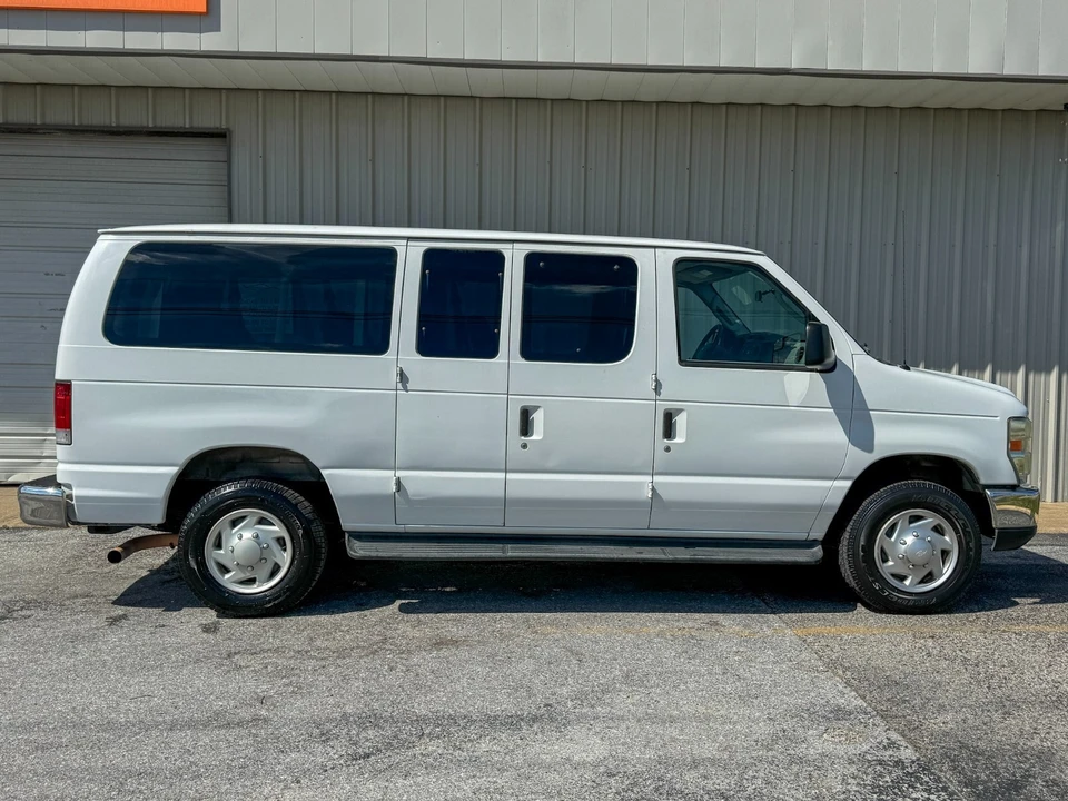 2012 Ford Econoline Van - Image 11 of 31