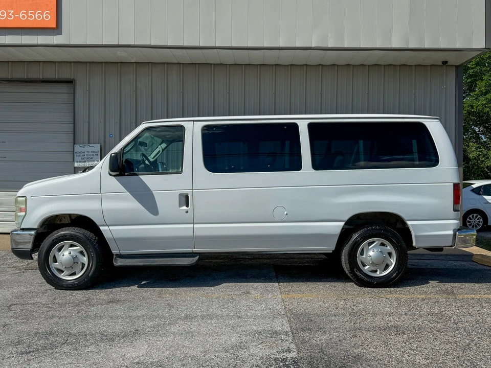 2012 Ford Econoline Van - Image 3 of 31